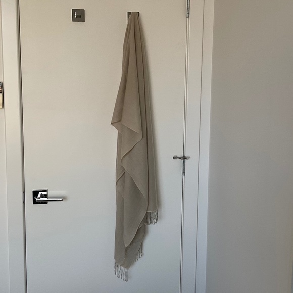 Portolano pashmina with rolled fringes - Picture 1 of 7